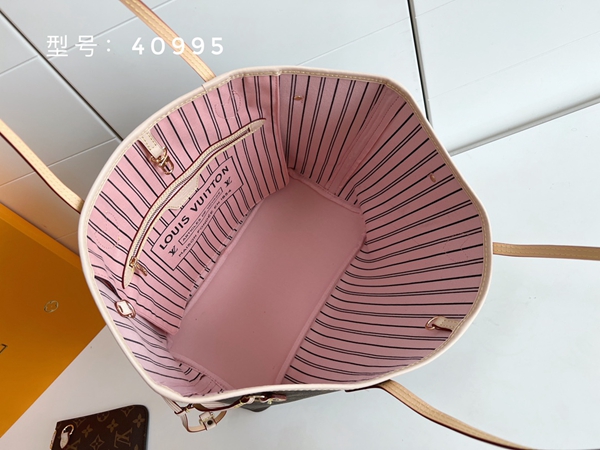 ルイヴィトンバッグ着用イメージ